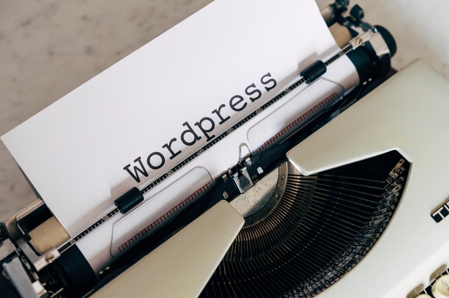 a typewriter showing WordPress as most popular platform to start a fruitful blog